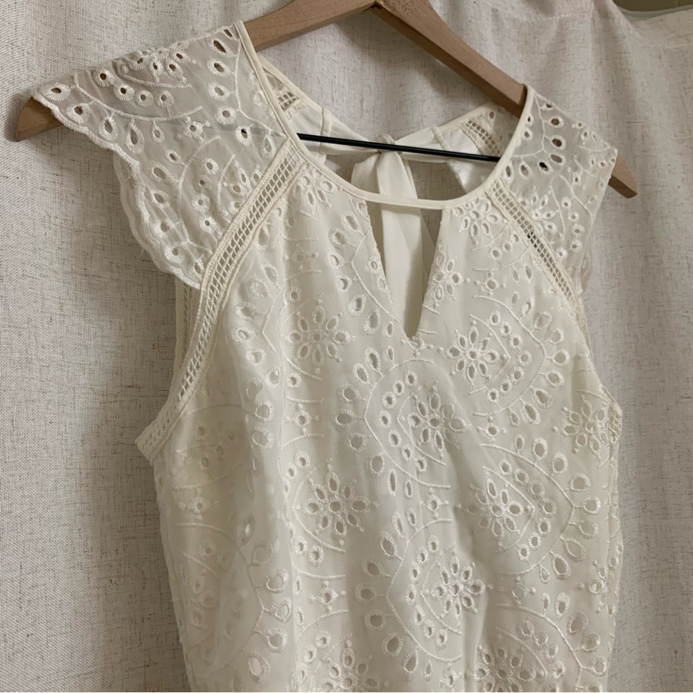 Express Cream Eyelet V Neck Flutter Sleeve Tie Back jumper Romper 2 - Picture 3 of 7